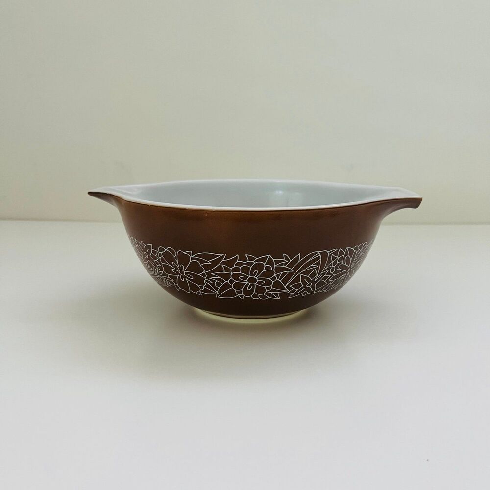 PYREX Brown White Woodland 442 Cinderella Mixing Bowl 1.5 Qt